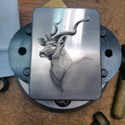 metal sign laser marking.jpg__PID:357447b0-12ac-45bd-9291-190ccbd8c8c6